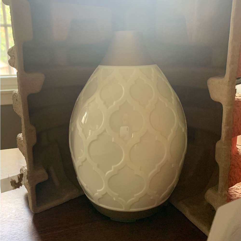 Young Living diffuser - new in box never used